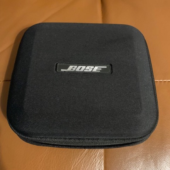 Bose On Ear Headphones - Picture 3 of 4